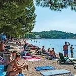 1 Bedroom Lovely In Apartment Makarska