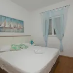 1 Bedroom Lovely In Apartment *