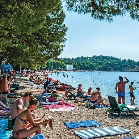 1 Bedroom Awesome In Apartment Makarska