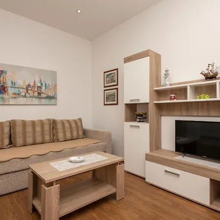 Stunning In With Kitchen Makarska