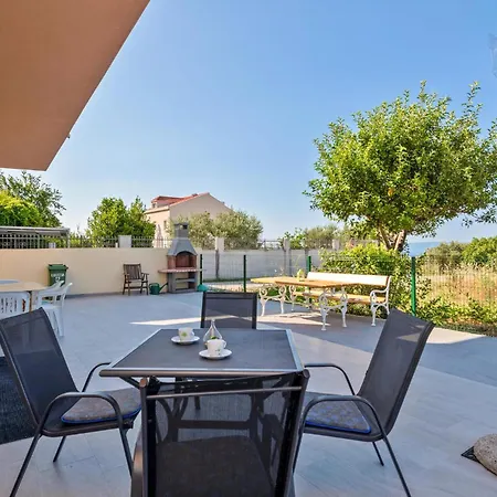 Stunning In With Kitchen *