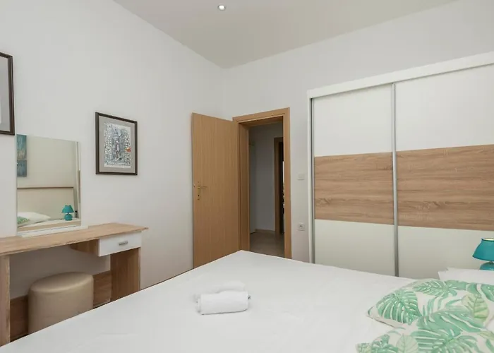 1 Bedroom Awesome In Apartament *